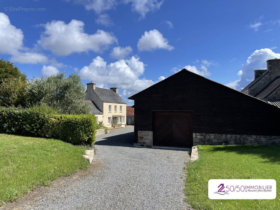 Maison à PLOUNEVEZ-LOCHRIST