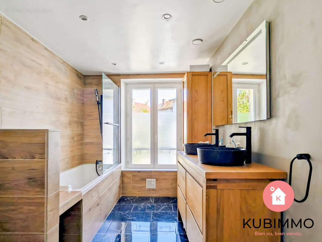 Maison à MONTEVRAIN