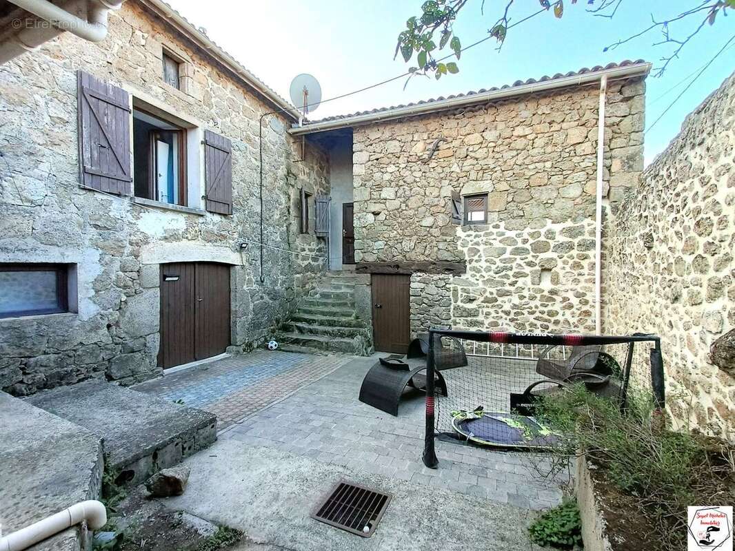 Maison à COLOMBIER-LE-VIEUX