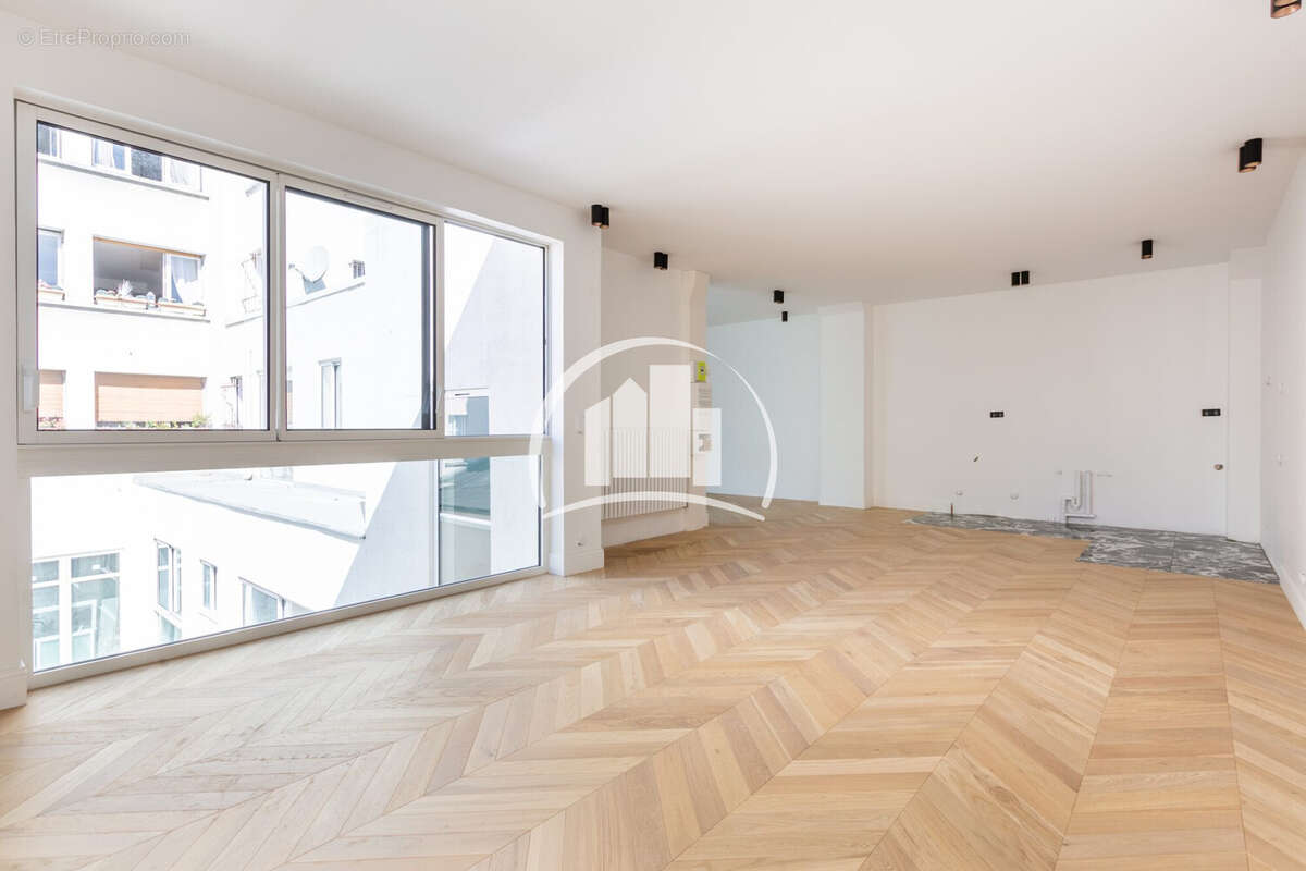 Appartement à CHARENTON-LE-PONT