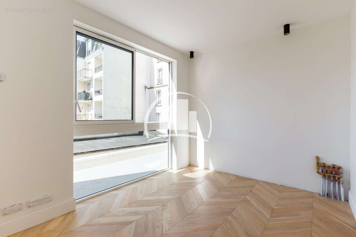 Appartement à CHARENTON-LE-PONT