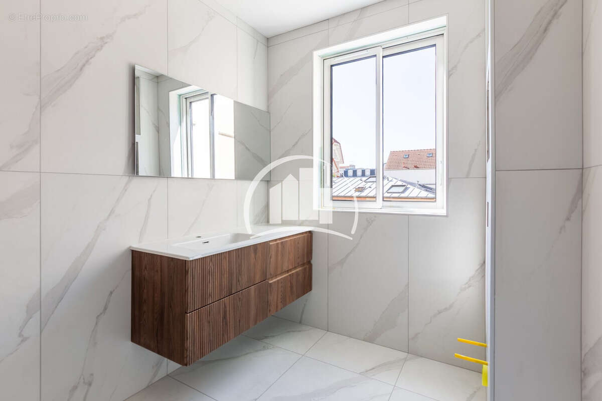 Appartement à CHARENTON-LE-PONT