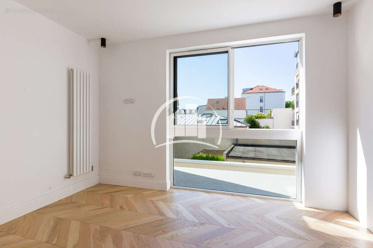 Appartement à CHARENTON-LE-PONT