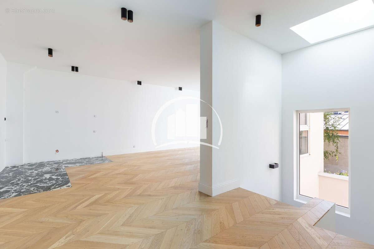 Appartement à CHARENTON-LE-PONT