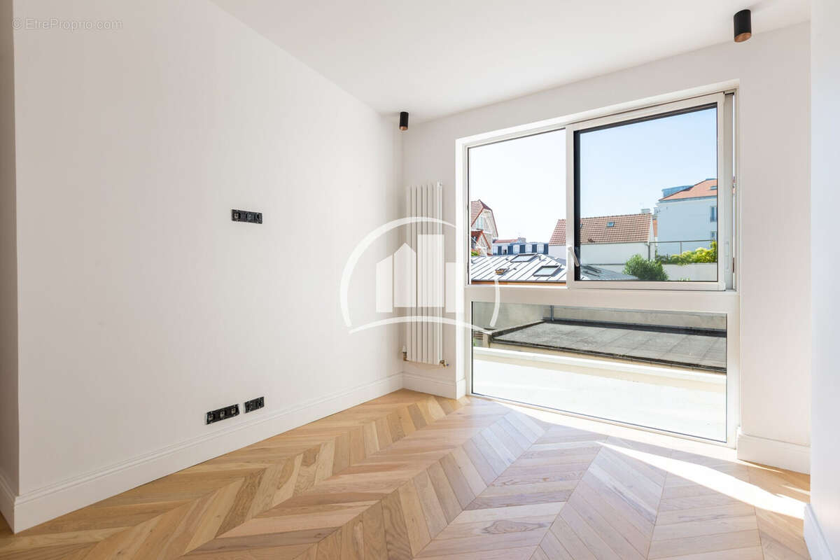 Appartement à CHARENTON-LE-PONT