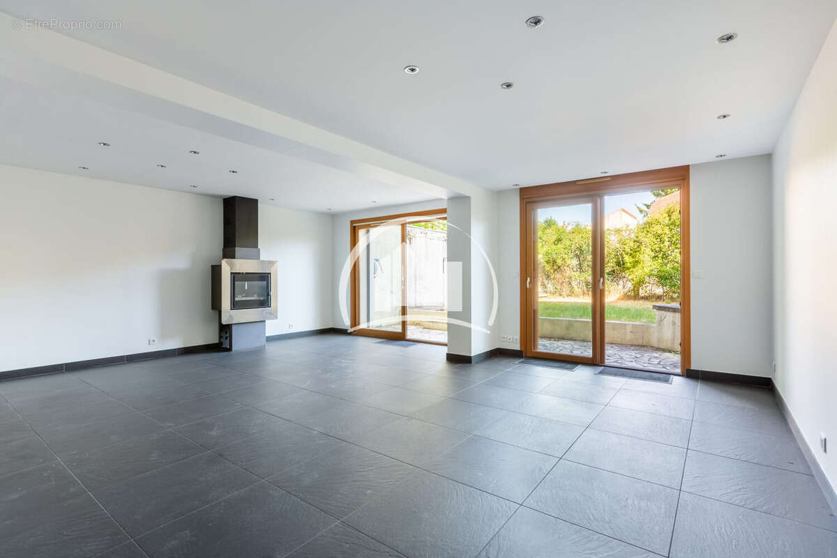 Maison à ISSY-LES-MOULINEAUX