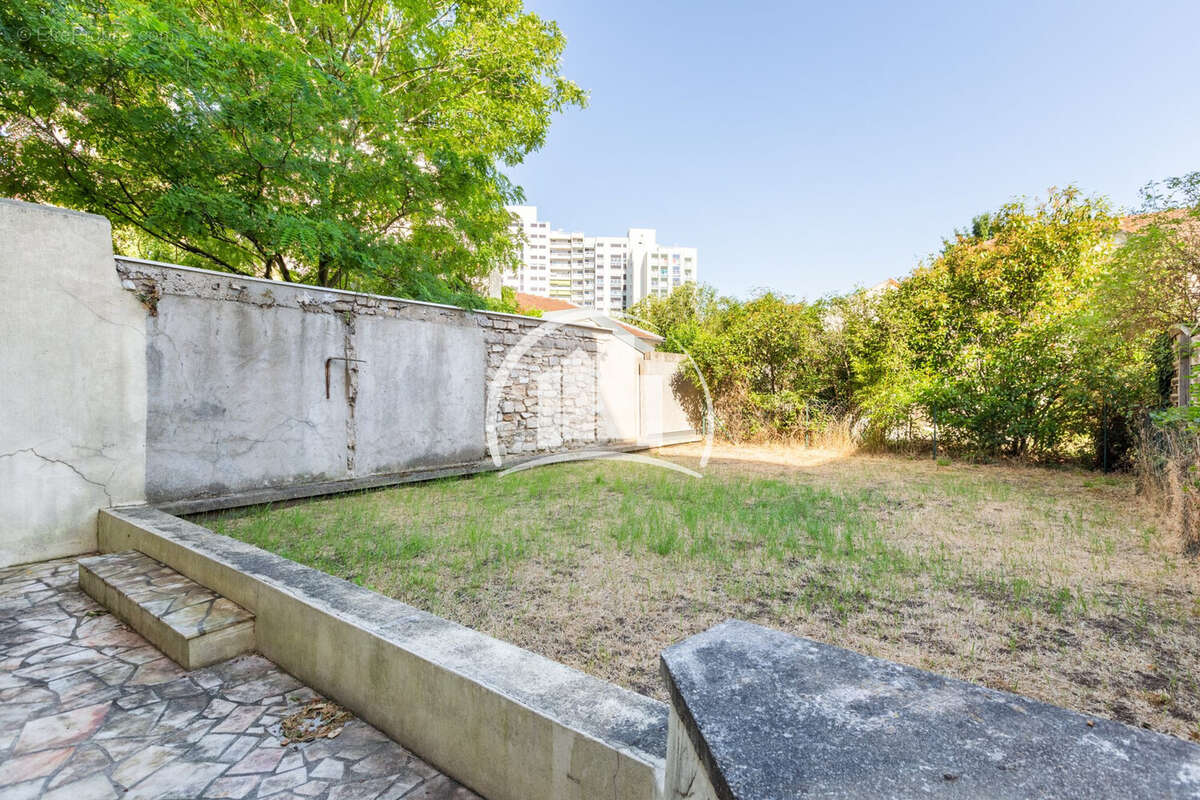 Maison à ISSY-LES-MOULINEAUX