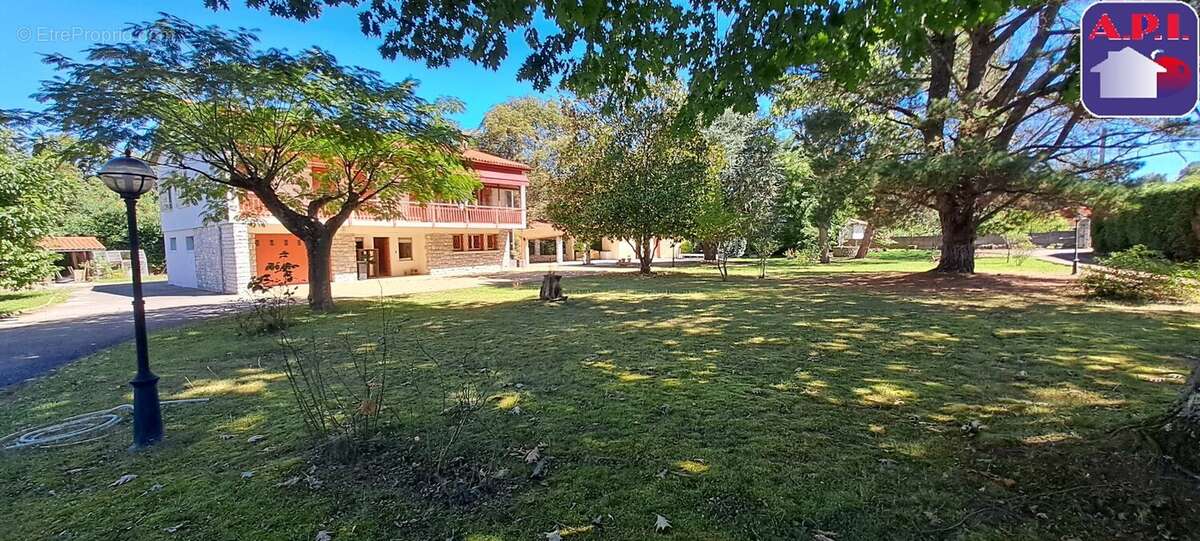 Maison à LAROQUE-D&#039;OLMES