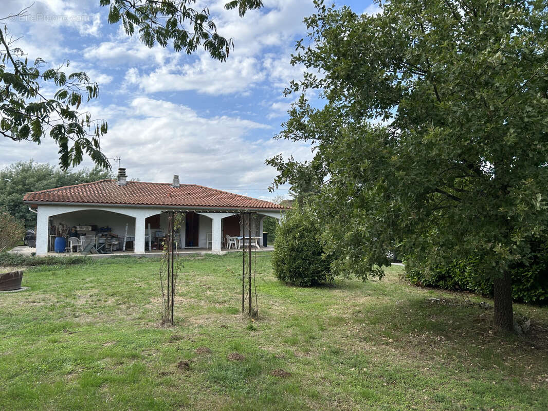 Maison à MONTBARTIER