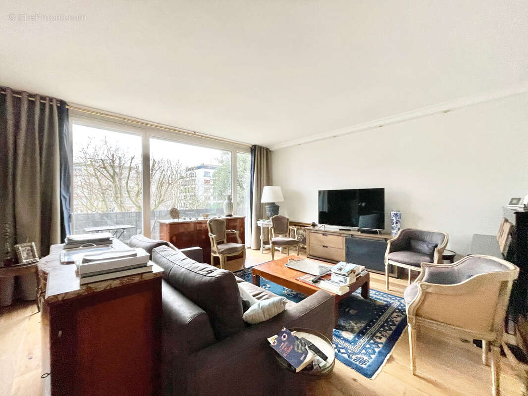Appartement à NEUILLY-SUR-SEINE