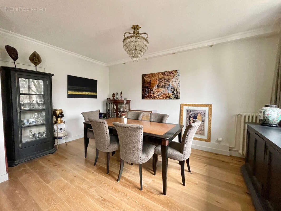 Appartement à NEUILLY-SUR-SEINE