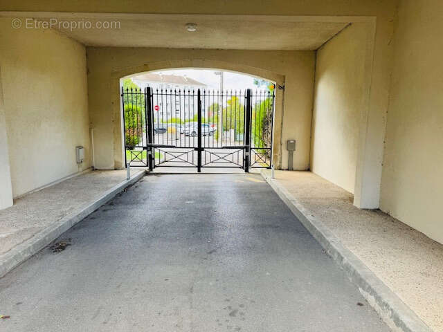 Parking à LAMORLAYE