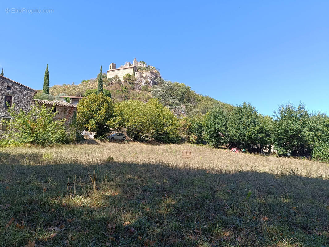 Terrain à ENTRECHAUX