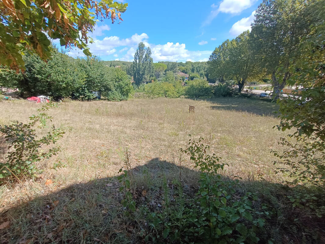 Terrain à ENTRECHAUX