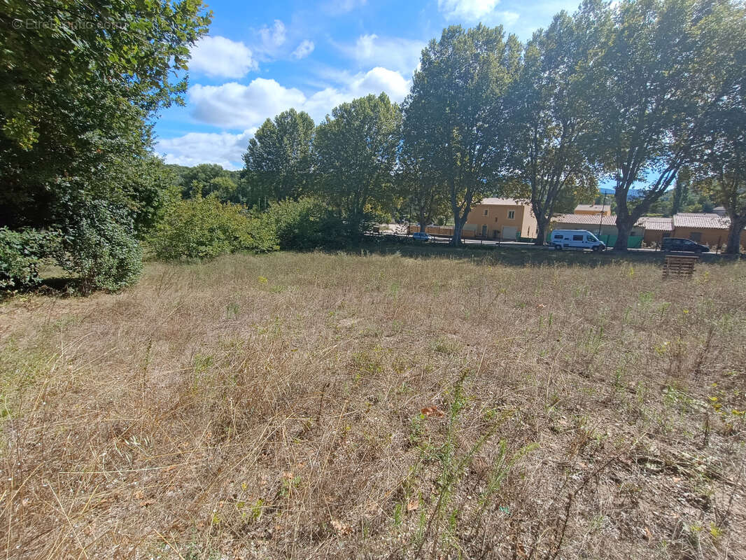 Terrain à ENTRECHAUX