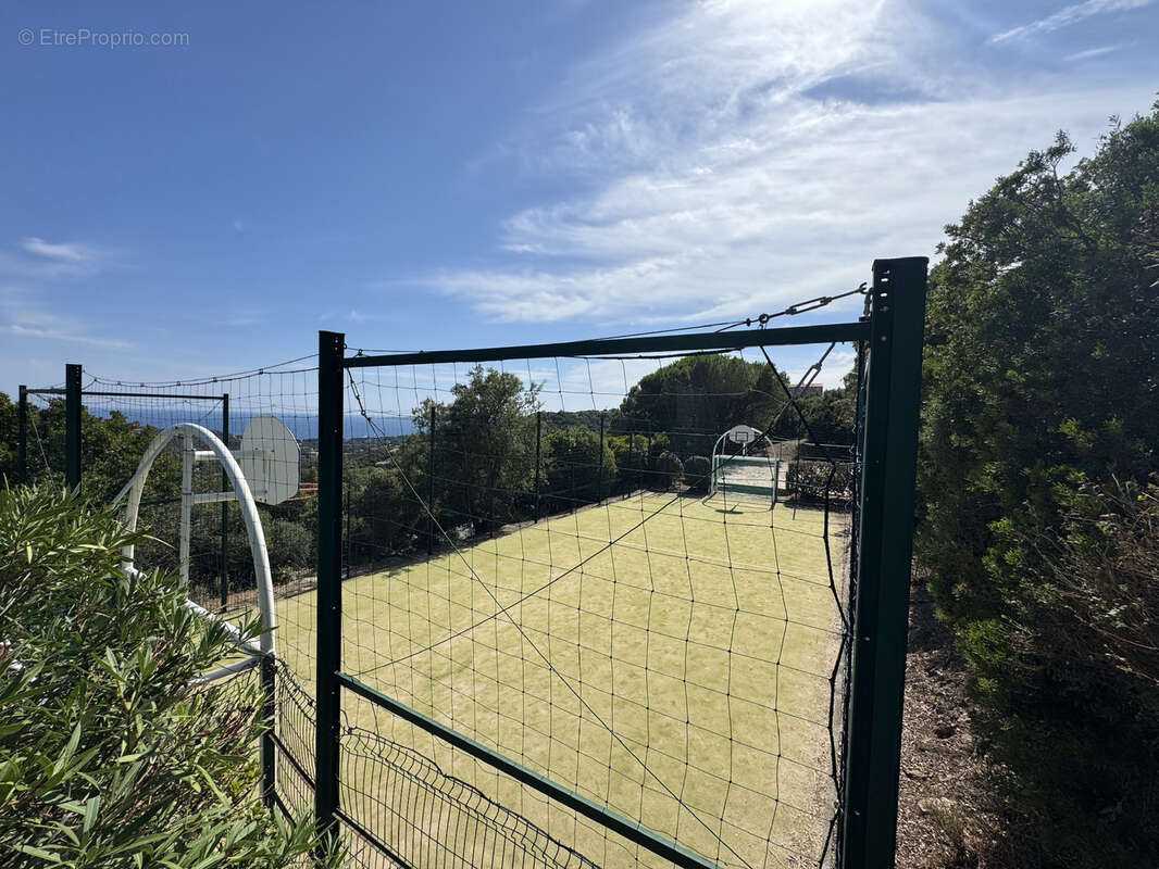 Appartement à ROQUEBRUNE-SUR-ARGENS