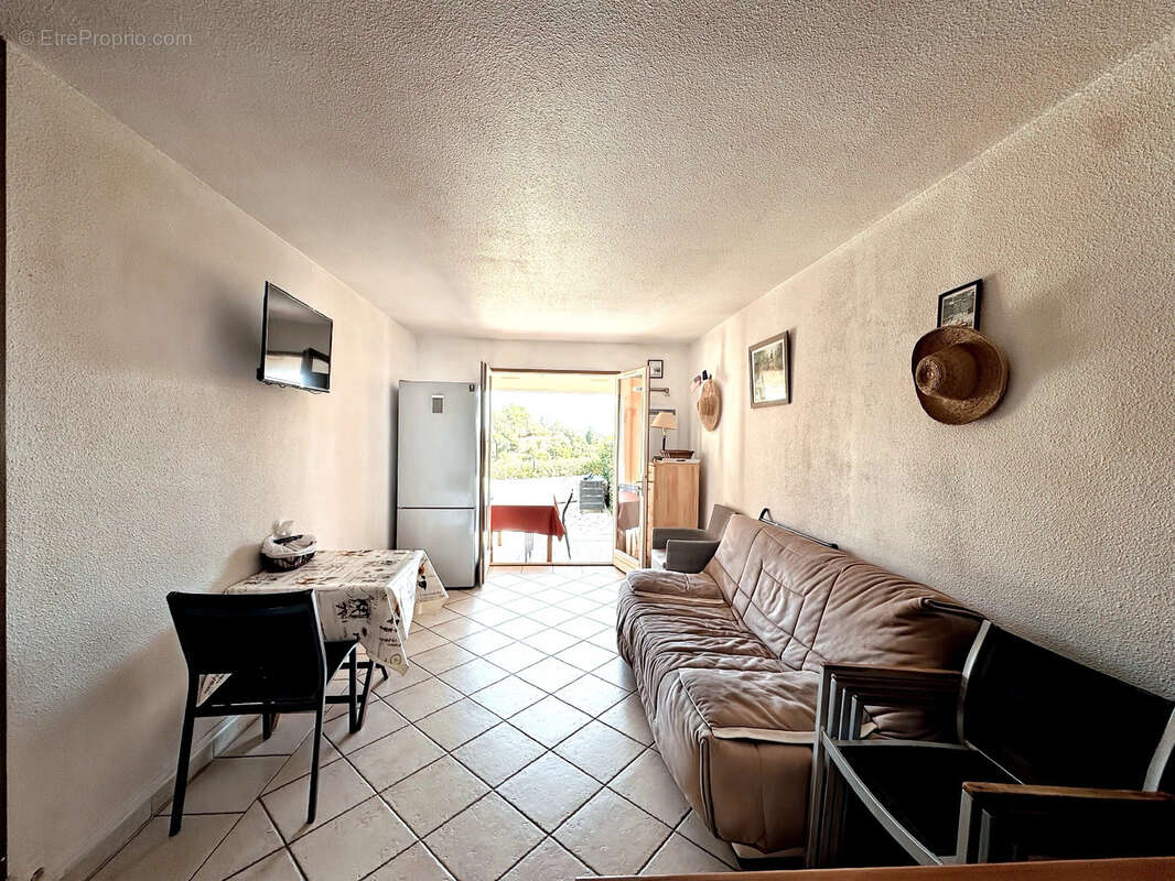 Appartement à ROQUEBRUNE-SUR-ARGENS