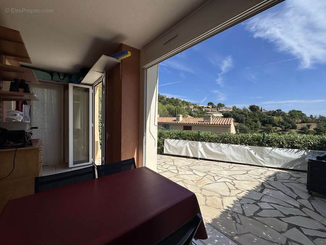 Appartement à ROQUEBRUNE-SUR-ARGENS