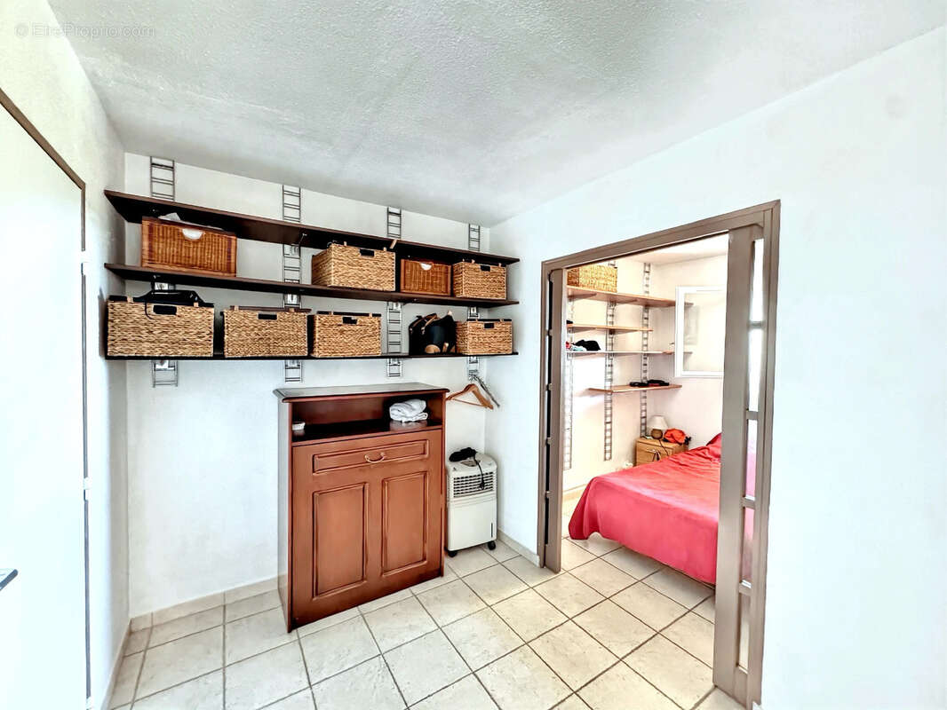 Appartement à ROQUEBRUNE-SUR-ARGENS