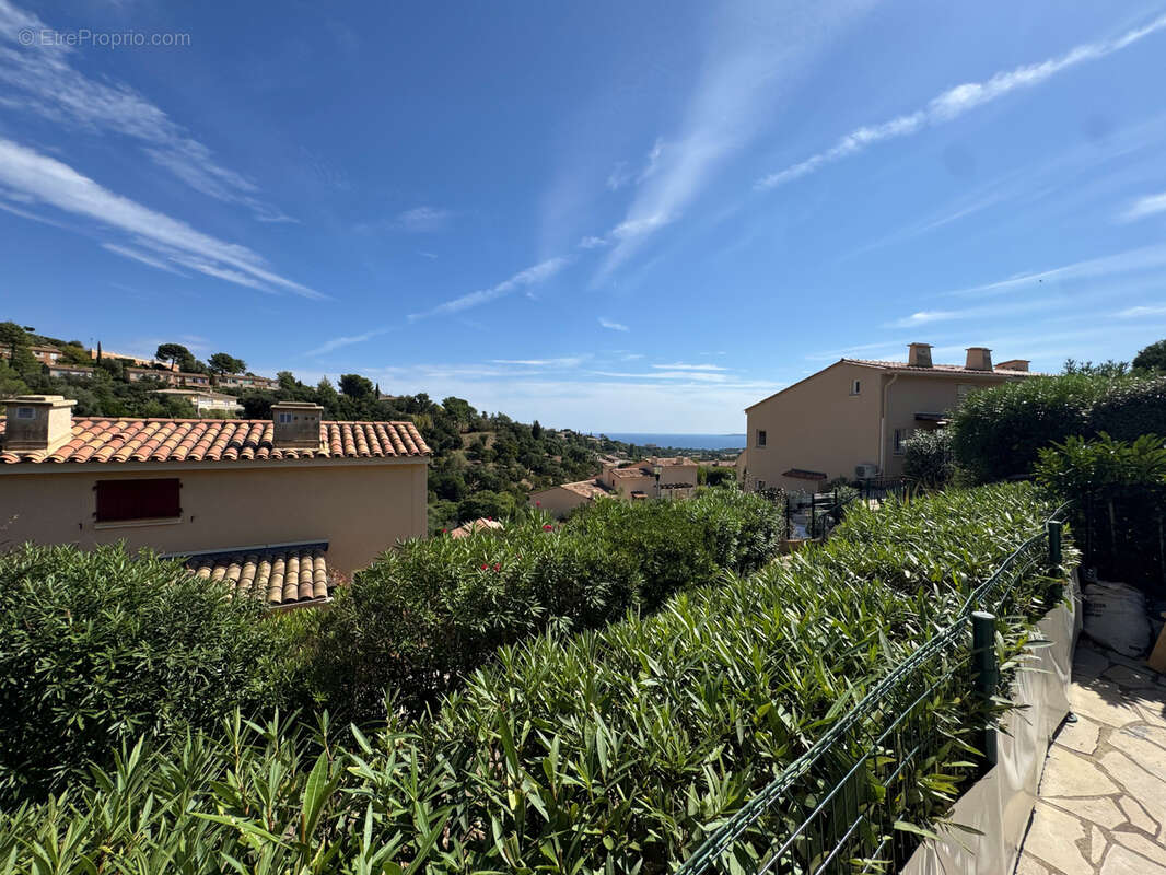 Appartement à ROQUEBRUNE-SUR-ARGENS