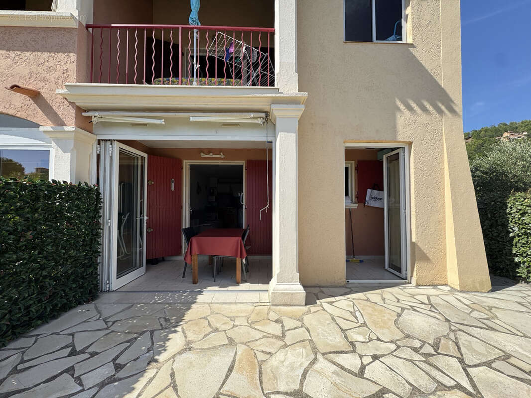 Appartement à ROQUEBRUNE-SUR-ARGENS