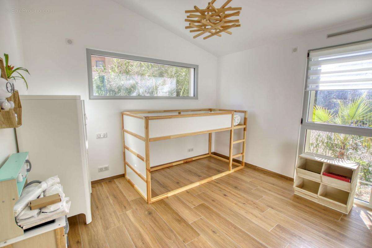 Appartement à VALLAURIS