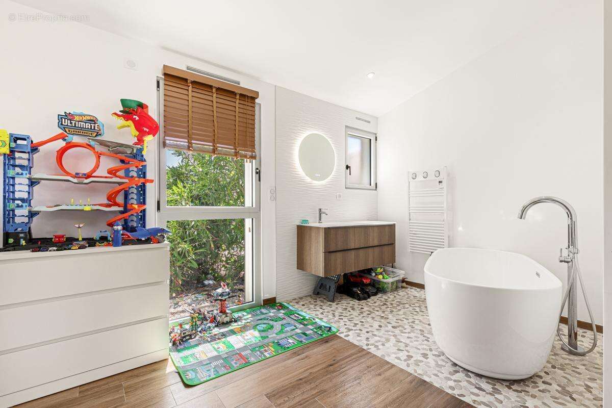 Appartement à VALLAURIS