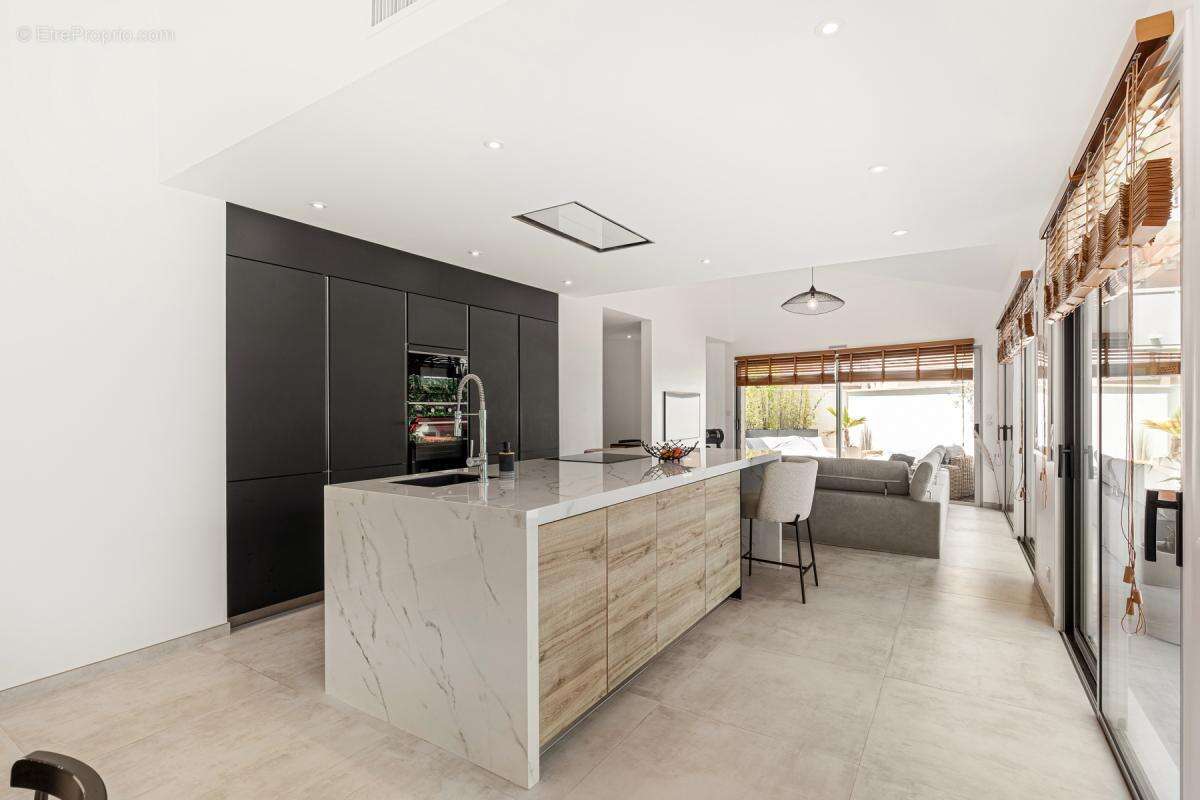 Appartement à VALLAURIS