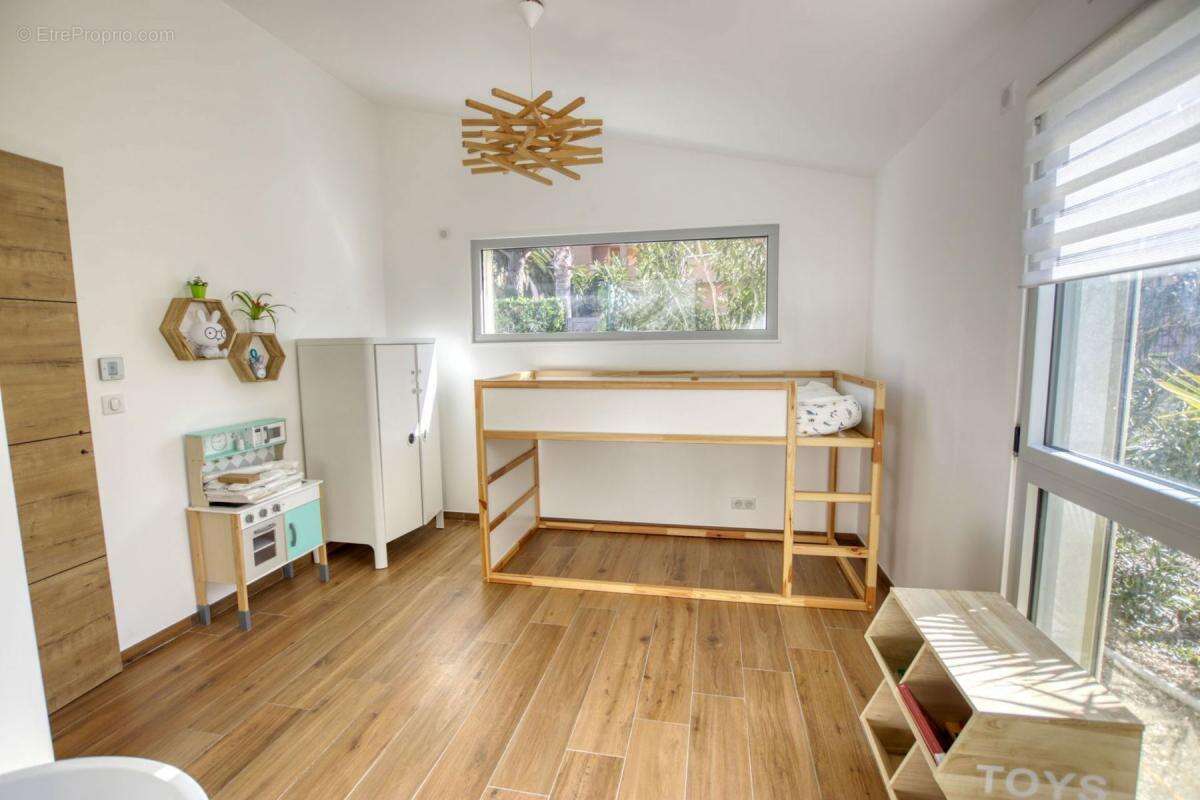 Appartement à VALLAURIS