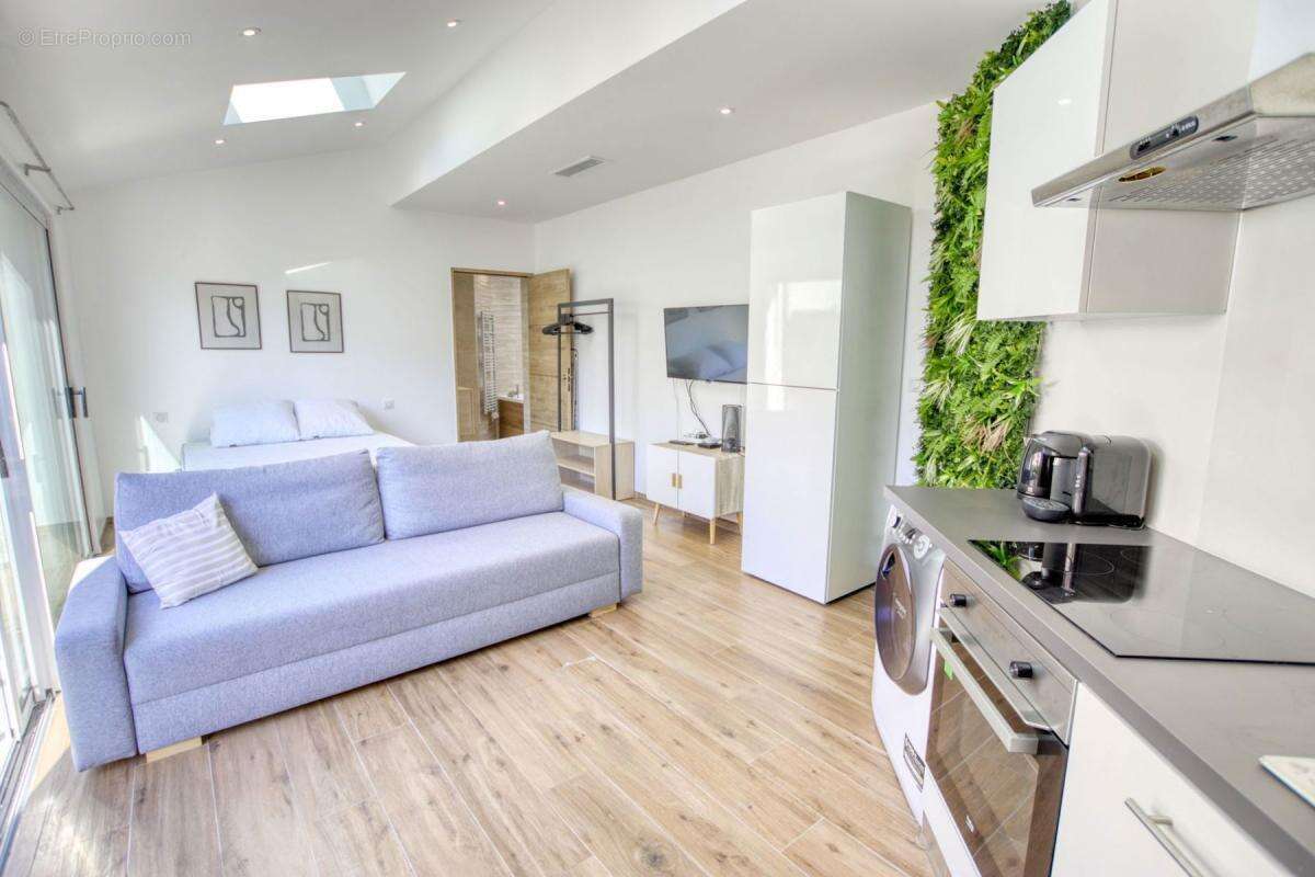 Appartement à VALLAURIS