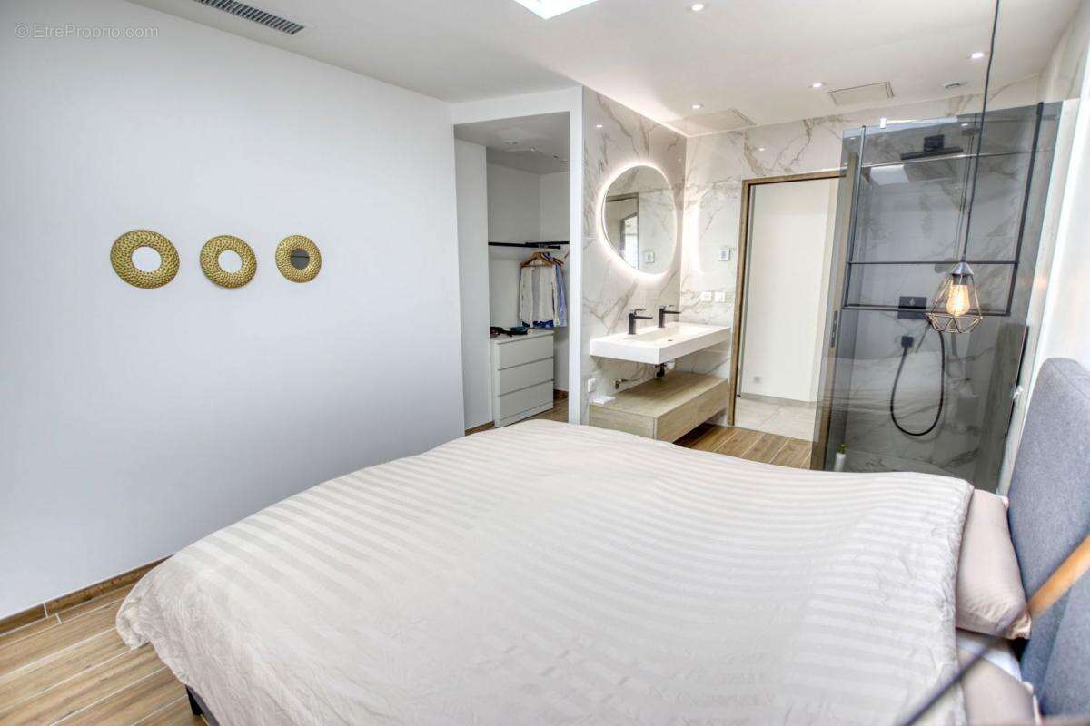 Appartement à VALLAURIS