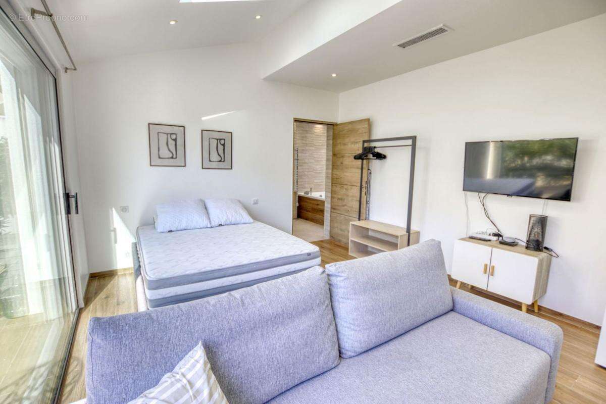 Appartement à VALLAURIS