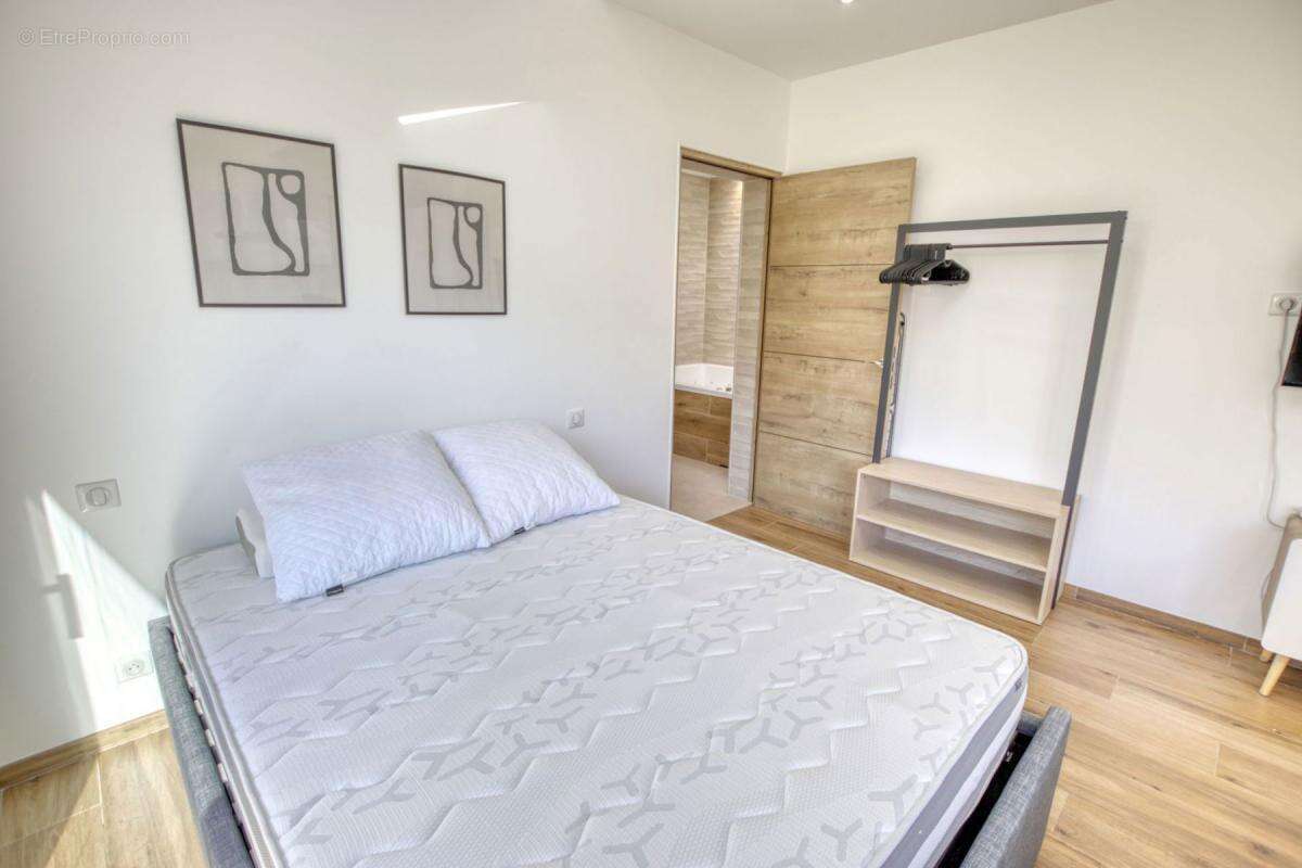 Appartement à VALLAURIS