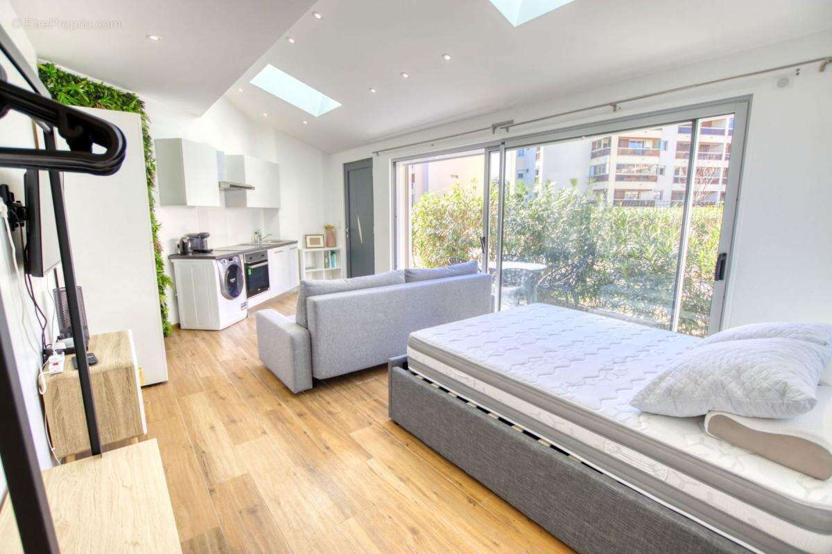 Appartement à VALLAURIS