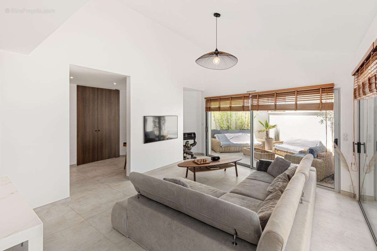 Appartement à VALLAURIS