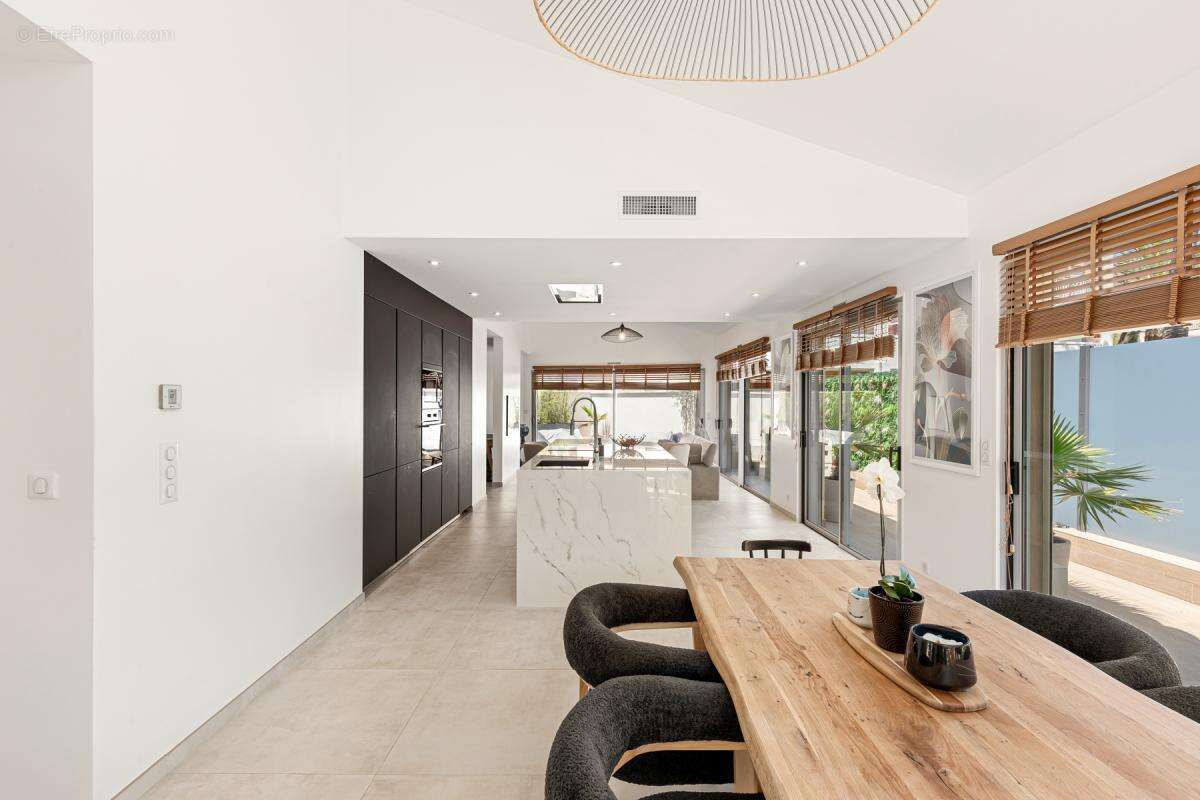 Appartement à VALLAURIS