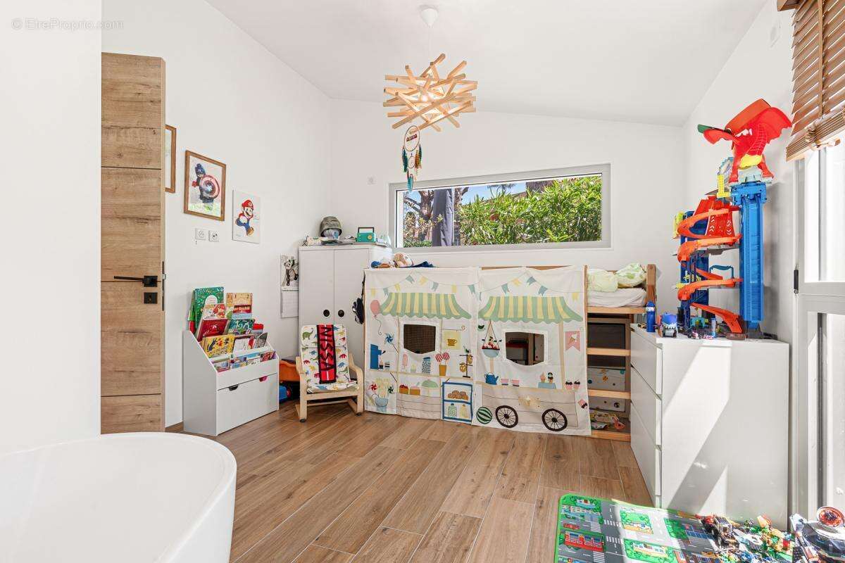 Appartement à VALLAURIS