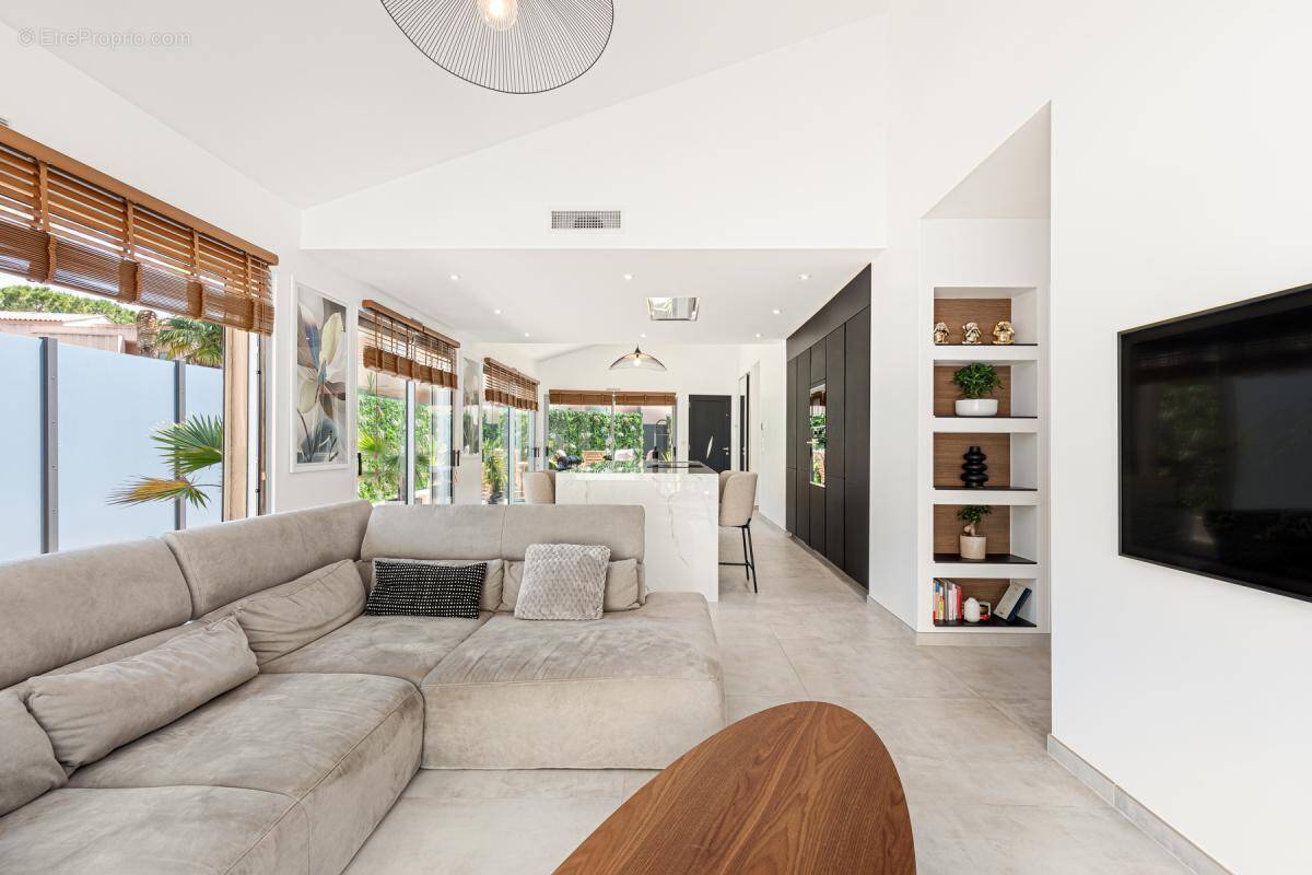 Appartement à VALLAURIS