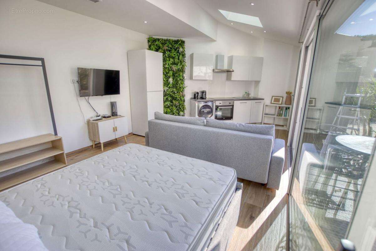 Appartement à VALLAURIS