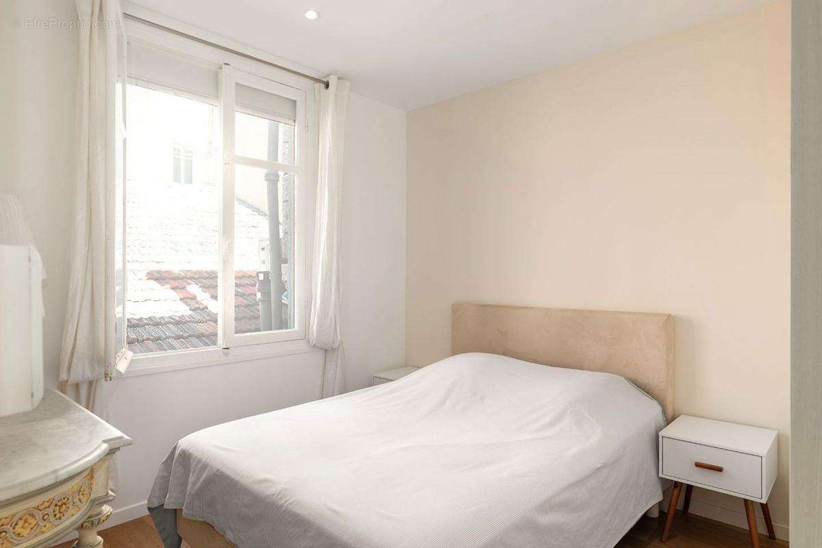 Commerce à VILLEFRANCHE-SUR-MER