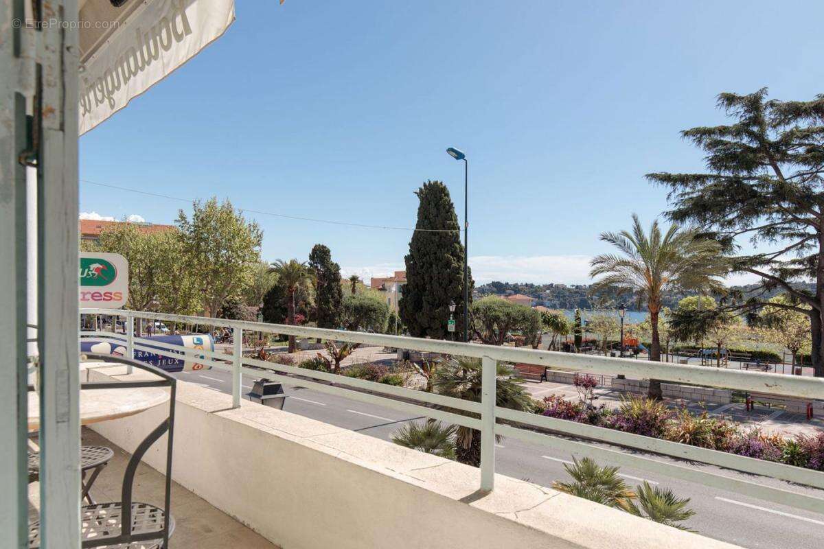 Commerce à VILLEFRANCHE-SUR-MER