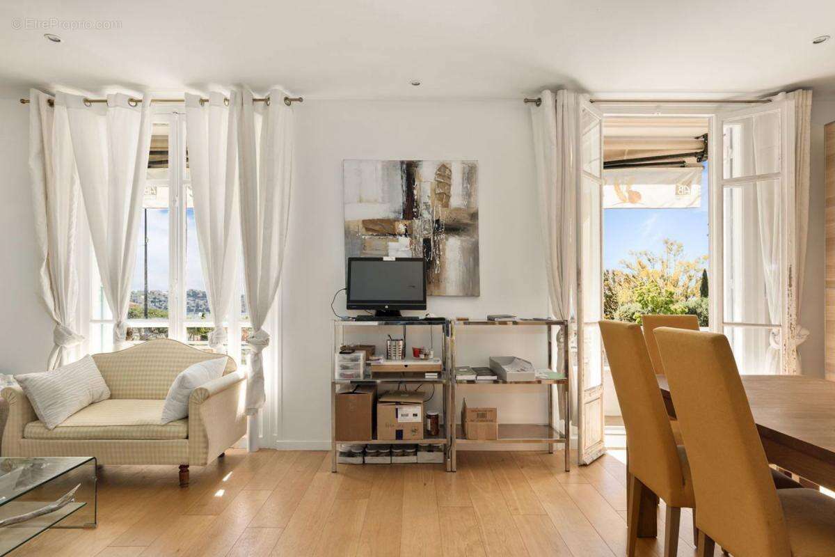 Commerce à VILLEFRANCHE-SUR-MER