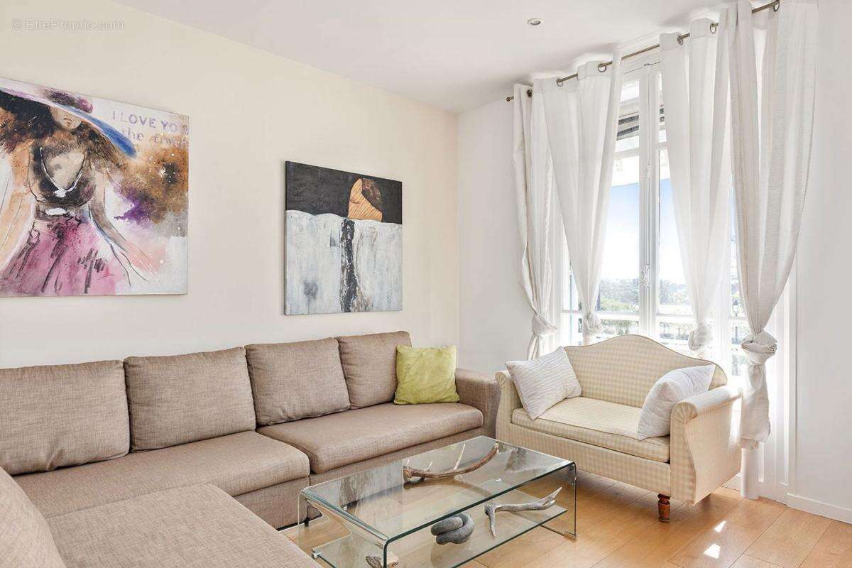 Commerce à VILLEFRANCHE-SUR-MER