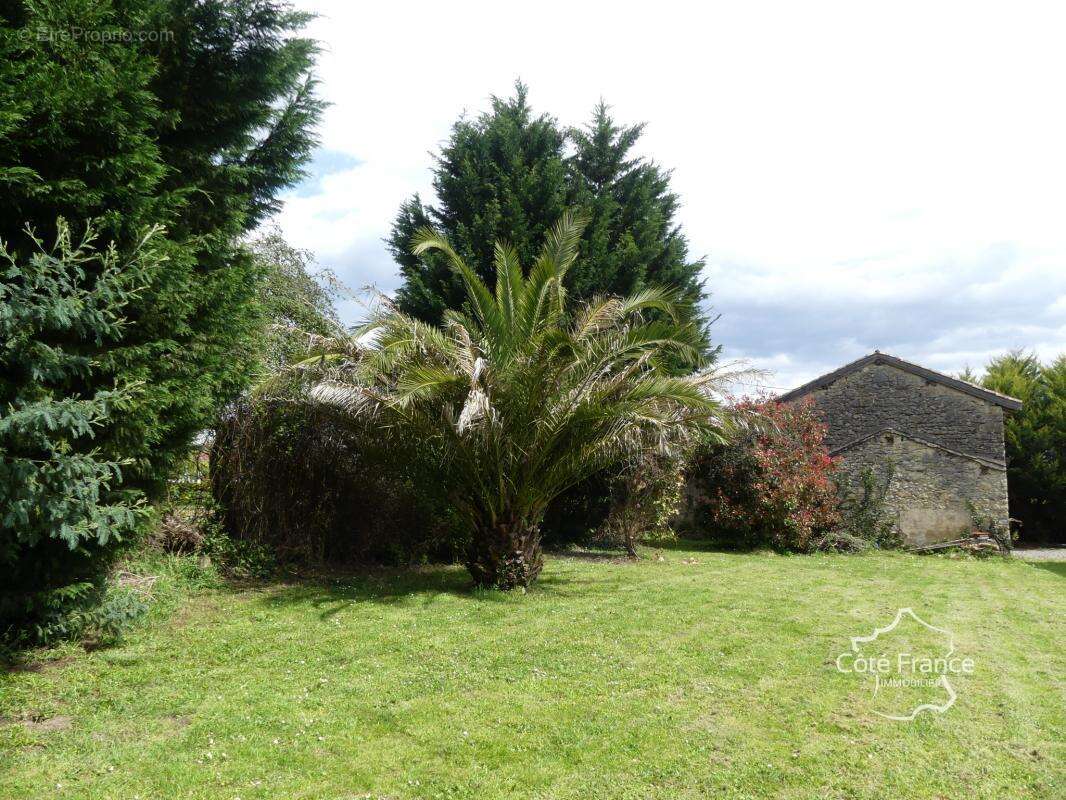 Maison à SAINT-ETIENNE-D'ORTHE