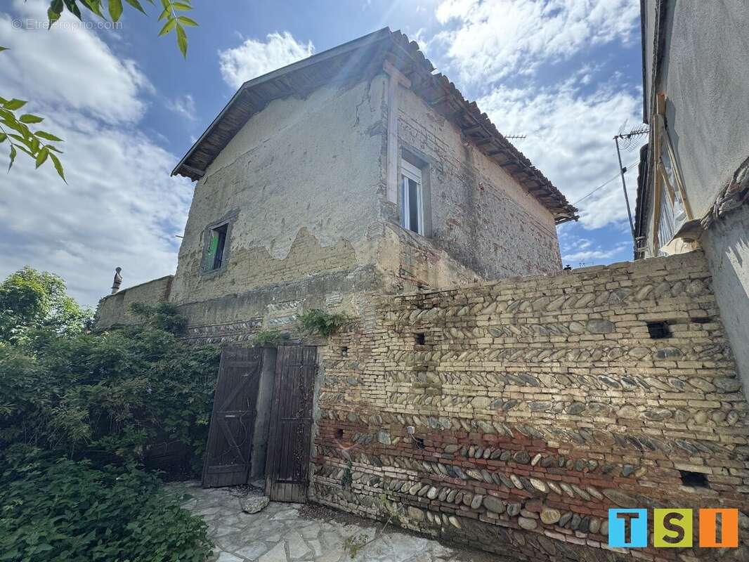 Maison à MONTESQUIEU-VOLVESTRE