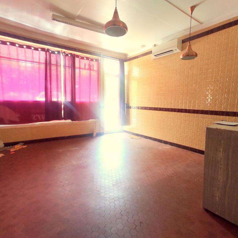 Commerce à SAINT-LEON-SUR-L&#039;ISLE