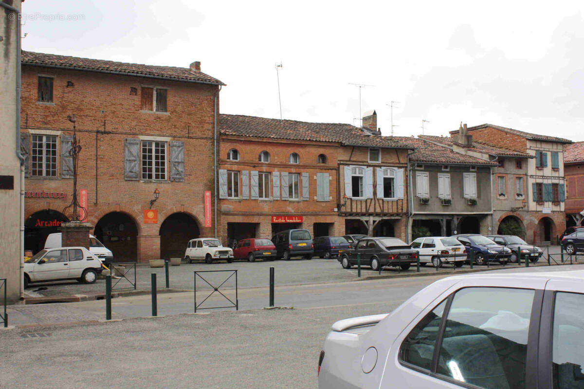 Appartement à SAINT-SULPICE-SUR-LEZE