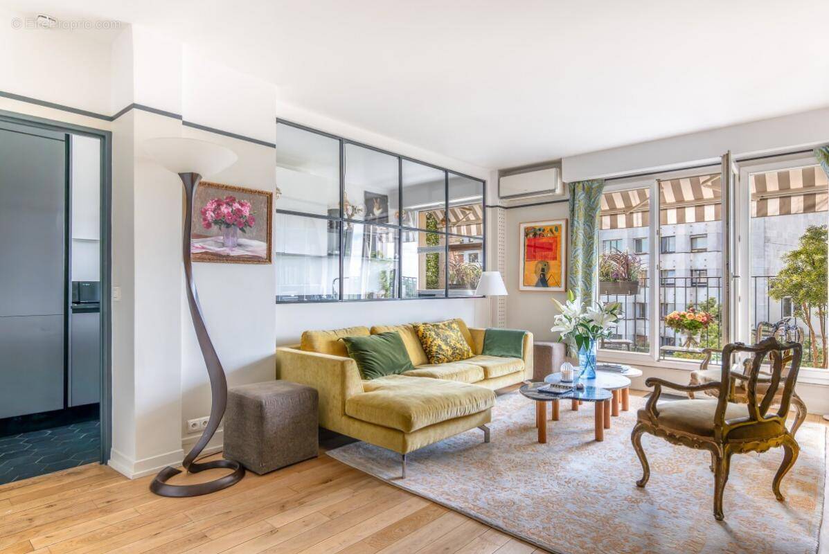 Appartement à PARIS-16E