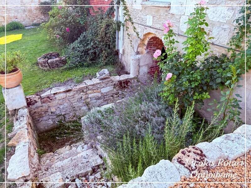 Maison à ESTREES-SAINT-DENIS