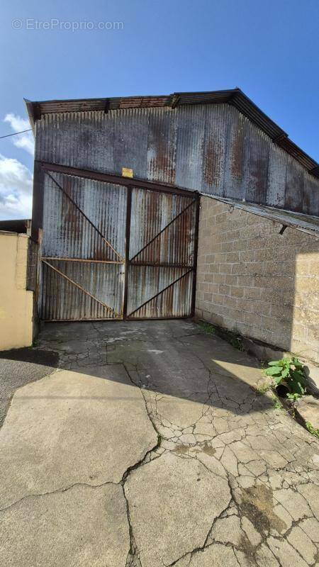 Parking à LA SUZE-SUR-SARTHE